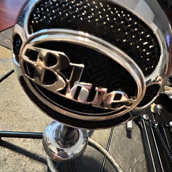 Blue Snowball Microphone w/ Arm Stand - Picture 1 of 8
